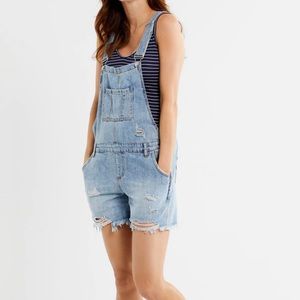 A Pea in the Pod maternity denim overalls. NEW WITH TAGS. Size XS.